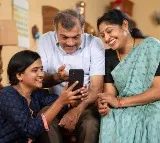 WhatsApp Introduces Photo Collage Feature
