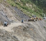 Landslide blocks Uttarkashi-Gangnani road near Netala, traffic disrupted for hours