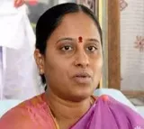 Konda Surekha Faced Protest by Midday Meal Workers