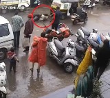 Auto Driver Drags Woman Constable in Satara Maharashtra