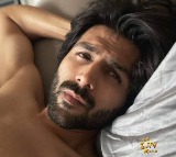 Kartik Aryan finds it difficult to kill his “vacation slumber”, returns back to the grind