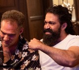 యశ్‌ చిత్రం కోసం రంగంలోకి దిగిన హాలీవుడ్‌ టాప్‌ యాక్షన్‌ కొరియోగ్రాఫర్‌ 
