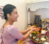 Jacqueline Fernandez welcomes Ganpati Bappa home for the first time