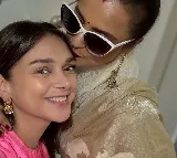 Rekha kisses Aditi Rao Hydari out of motherly love