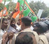 BJP-Cong workers clash in Patna over abusive remarks against PM Modi, his mother