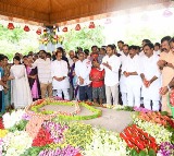 YS Jagan Pays Tribute at YSR Ghat in Idupulapaya