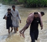 Death toll in Pakistan monsoon fury climbs to 883