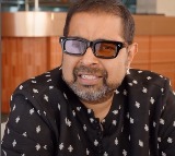 Shankar Mahadevan pays tribute to Tabla legend Zakir Hussain during Ganeshotsav festivities at his home