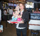 Mumtaz touches feet of Lord Ganpati, says she has immense faith in him