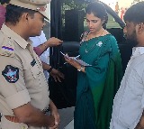 Anchor Shyamala Criticizes AP Government Over YS Jagans Farmers Protest