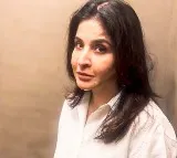 Karan Johar playfully convinces Bhavana Pandey & Maheep Kapoor to groove to 'Bijuria'