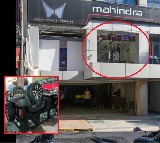 Mahindra Thar falls from first floor during lemon crushing ritual in Delhi