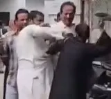 Triple Talaq Outside Court Wife Beats Husband in Rampur