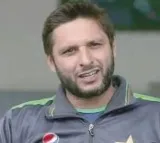 Shahid Afridi criticizes Modi praises Rahul Gandhi