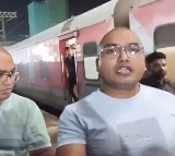 Purushottam Express Passengers Caught Stealing Bedsheets in AC Coach