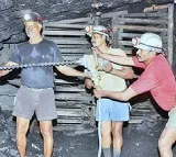 Telangana Govt Announces Dasara Bonus of Rs 195610 for Singareni Employees