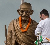 Rahul, Priyanka Gandhi pay tributes to Mahatma Gandhi, Lal Bahadur Shastri
