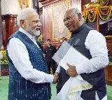 PM Modi speaks to Cong chief Mallikarjun Kharge, wishes him speedy recovery