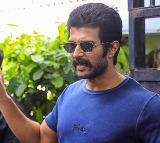 Vijay Deverakonda Visits Puttaparthi