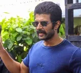 Vijay Deverakonda Visits Puttaparthi
