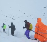 Everest Snowstorm Traps Over a Thousand Climbers