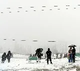 Snowfall, landslides close Srinagar-Jammu, Srinagar-Leh and Mughal Road in J&K