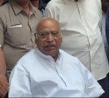 Not acceptable to throw shoe at judges in the name of religion: Kharge