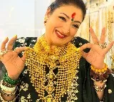 Govinda gifts wife Sunita Ahuja heavy gold necklace on Karwa Chauth, latter flaunts on social media