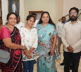 Kalvakuntla Kavitha Supports Poor Students Education