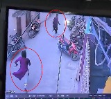 Hyderabad Girl Bhavani fearlessly chases thief