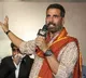 Akshay Kumar advises against three film deals for newcomers