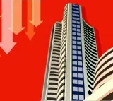 Sensex, Nifty slip as global cues turn weak