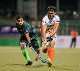 After Asia Cup tensions, India and Pakistan hockey players exchange high-fives