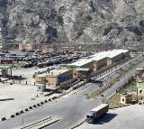 Pakistan, Afghan forces exchange heavy fire near border