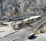 Pakistan, Afghan forces exchange heavy fire near border