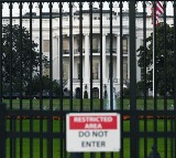 Man crashes car into White House security gate, taken into custody