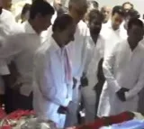 KCR KTR Pay Tribute to Harish Raos Father Satyanarayana Rao