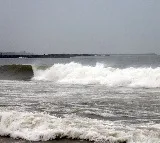 Cyclone Montha’s landfall continues near Kakinada (Lead)