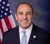 US lawmakers urge Trump to reconsider H-1B visa crackdown