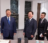 S. Korean President Lee gets Xiaomi smartphones as gift from Xi Jinping, quips about security