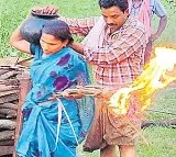 Konaseema Woman Sridevi Performs Final Rites for Her Mother in Law
