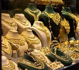 Gold Prices Drop Sharply Due to Profit Booking and Stronger Dollar