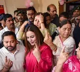 Tej Pratap Yadav Missing From Yadav Family Voting Photo