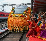 Pinarayi Vijayan Condemns RSS Song at Vande Bharat Launch
