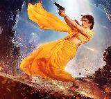 Priyanka Chopra Mandakini Dynamic Look Released From Globe Trotter