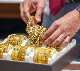 Gold breaks weekly losing streak but falls after US govt shutdown ends