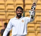 Ravichandran Smaran Praised by Shashi Tharoor for Double Century