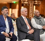 Amid Karnataka leadership tussle, speculation spreads as Shivakumar travels with Kharge to airport