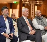Amid Karnataka leadership tussle, speculation spreads as Shivakumar travels with Kharge to airport