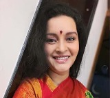 Renu Desai Announces New Movie Padaharu Rojula Pandaga